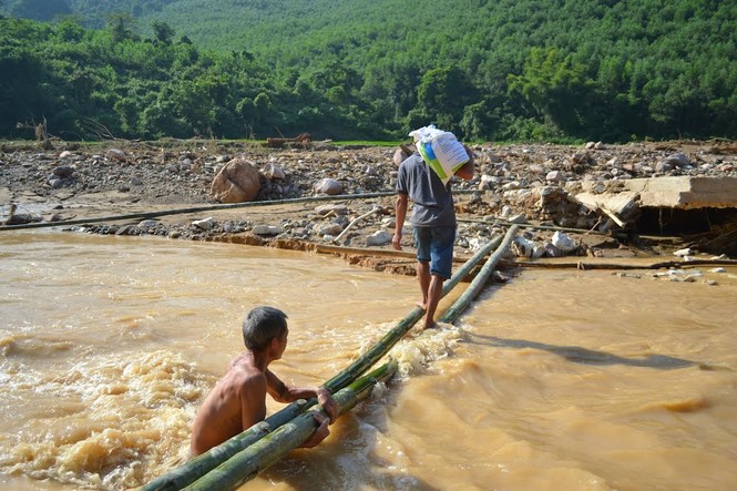 Bàng hoàng trước cảnh tan hoang sau lũ quét ở Nghệ An - ảnh 8