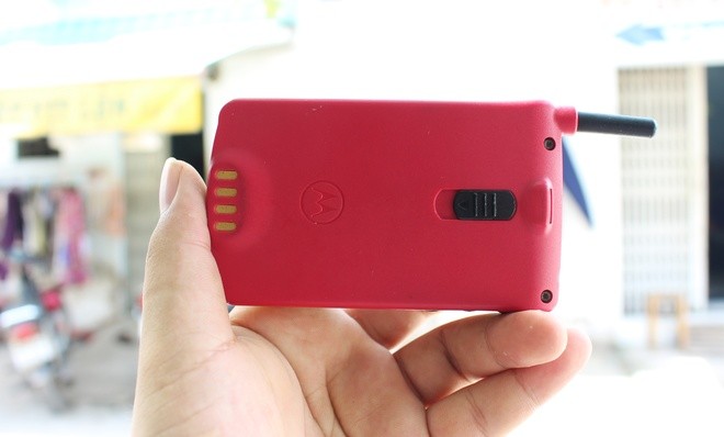 Cận cảnh điện thoại Motorola hàng hiếm còn lại tại Việt Nam - ảnh 5