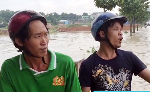 Hai thợ hồ cứu người phụ nữ bị nước cuốn trôi 100 m - ảnh 1
