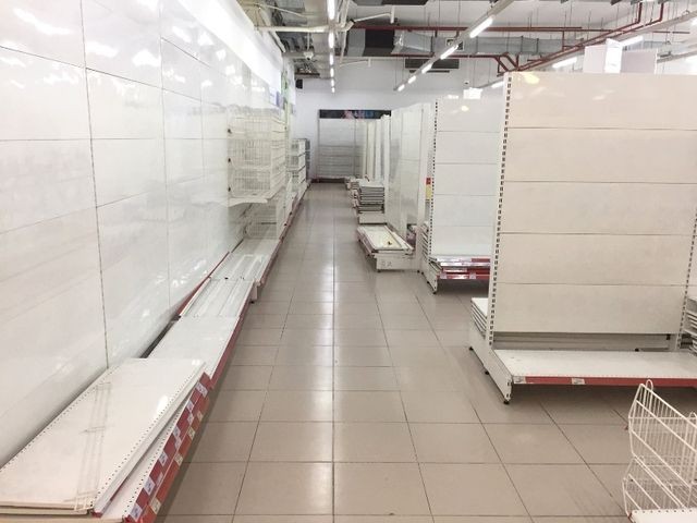 Người dân tiếp tục khui hàng hóa “vô tội vạ” và trộm cắp khi đến Auchan - ảnh 1