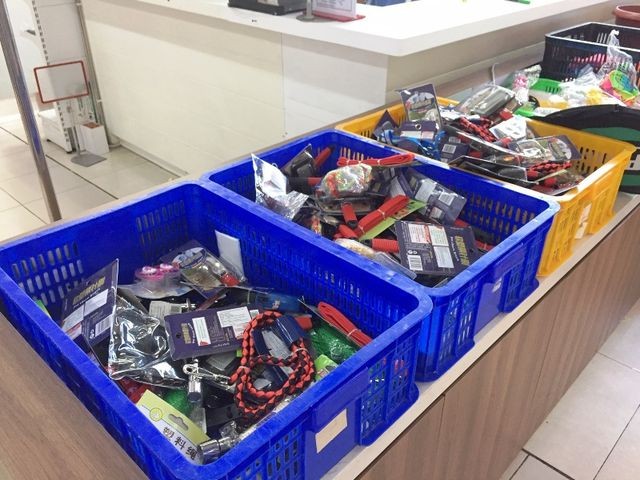 Người dân tiếp tục khui hàng hóa “vô tội vạ” và trộm cắp khi đến Auchan - ảnh 8