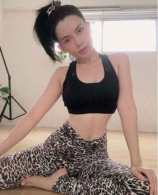 Sĩ Thanh quá đỗi sexy trong đồ bơi một mảnh khoét ngực sâu - ảnh 9