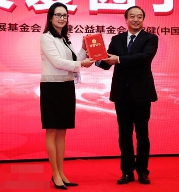 Tái ngộ ‘Trư Bát Giới’ sau hơn 30 năm, ‘Hằng Nga’ gây sốt với nhan sắc tuổi 61 - ảnh 4