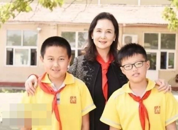 Tái ngộ ‘Trư Bát Giới’ sau hơn 30 năm, ‘Hằng Nga’ gây sốt với nhan sắc tuổi 61 - ảnh 5