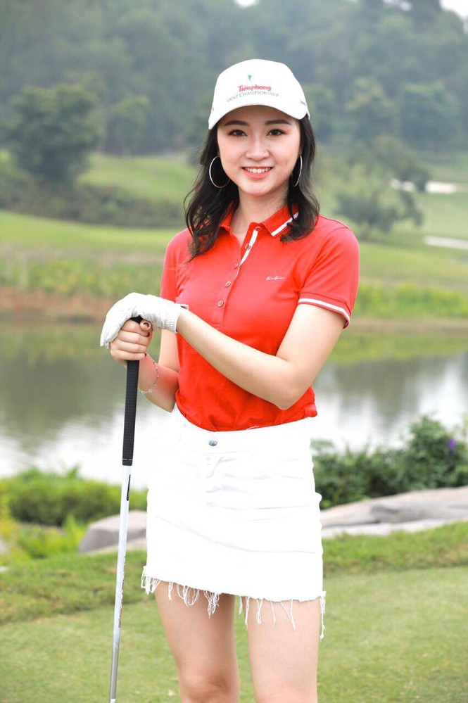 Á hậu Thúy An cùng dàn người đẹp HHVN khoe sắc trên sân Golf Đồng Mô - ảnh 6