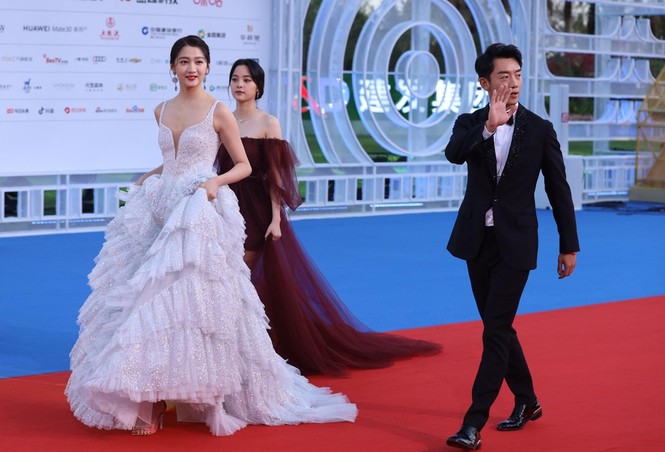 Dàn sao hạng A Hoa ngữ ‘đổ bộ’ thảm đỏ lễ trao giải Kim Kê 2019 - ảnh 15