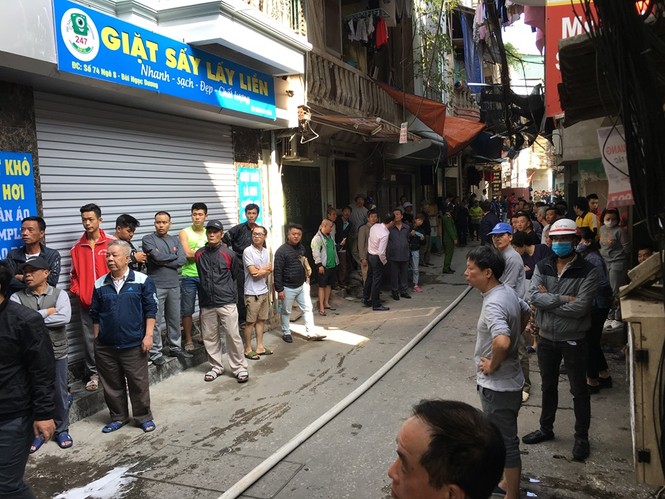 Cận cảnh vụ xe chở gas phát nổ, gây cháy dữ dội trong phố Bùi Ngọc Dương - ảnh 9