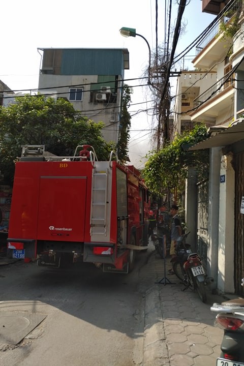 Cận cảnh vụ xe chở gas phát nổ, gây cháy dữ dội trong phố Bùi Ngọc Dương - ảnh 3