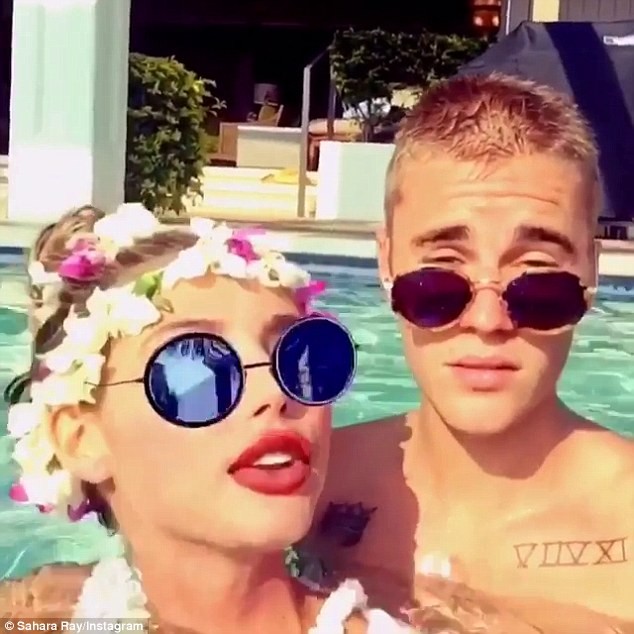 Tình cũ Justin Bieber gây sốc vì mặc áo mỏng như không, lộ trọn vẹn vòng một - ảnh 7