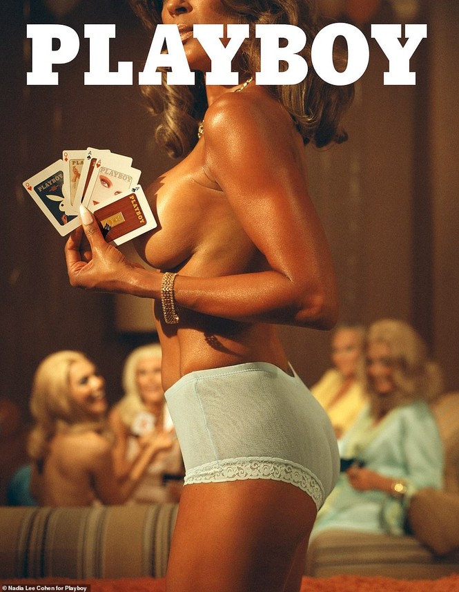 Loạt cựu mẫu Playboy tái xuất trong một khung hình, U70 vẫn tự tin khoả thân - ảnh 1