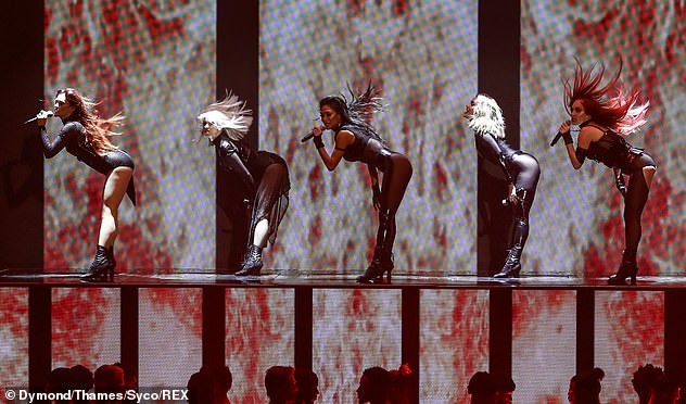 Nicole Scherzinger khoe ngực ‘khủng’ sau khi bị khiếu nại vì quá hở hang - ảnh 6