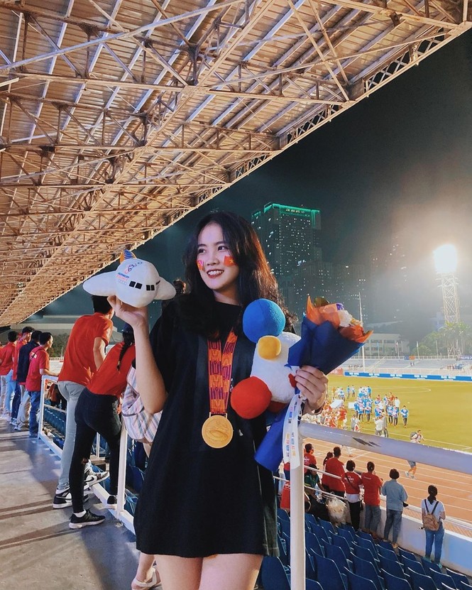 Bạn gái Đoàn Văn Hậu tung ảnh ‘giường chiếu’ đẹp nuột nà gợi cảm - ảnh 4
