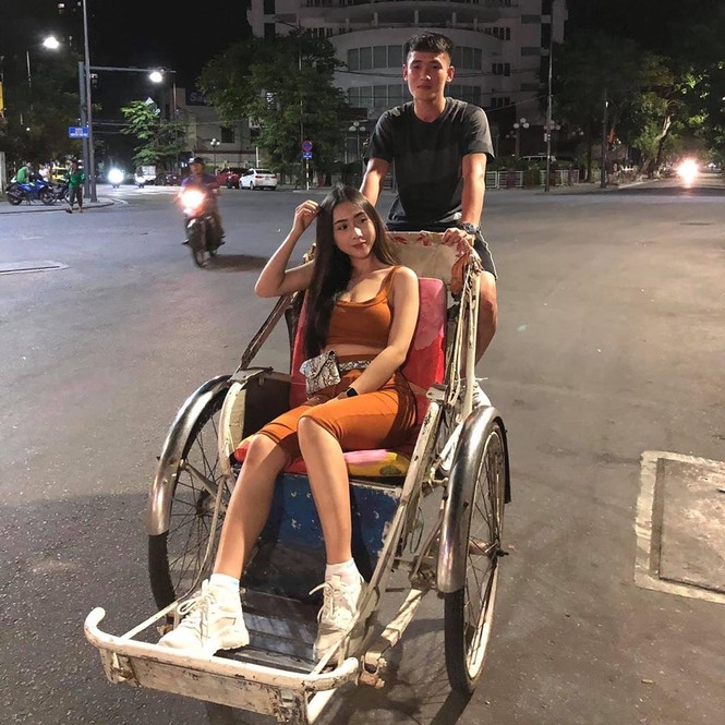 Những cầu thủ công khai hẹn hò bạn gái hot girl năm 2019 - ảnh 5