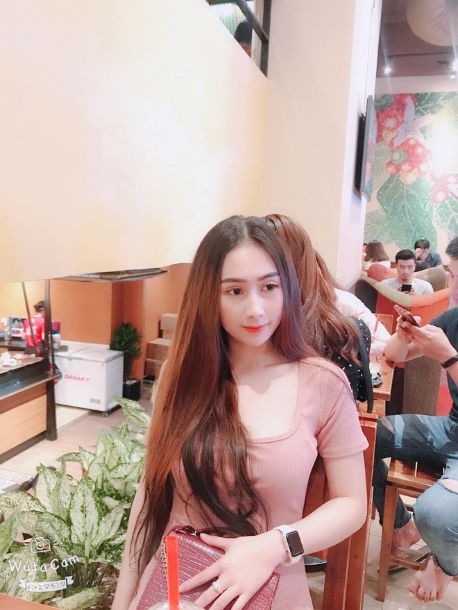 Những cầu thủ công khai hẹn hò bạn gái hot girl năm 2019 - ảnh 6