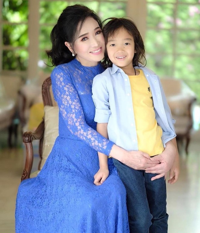 Nhan sắc tuổi 72 của Hoa hậu Hoàn vũ Thái Lan gây xôn xao truyền thông châu Á - ảnh 1
