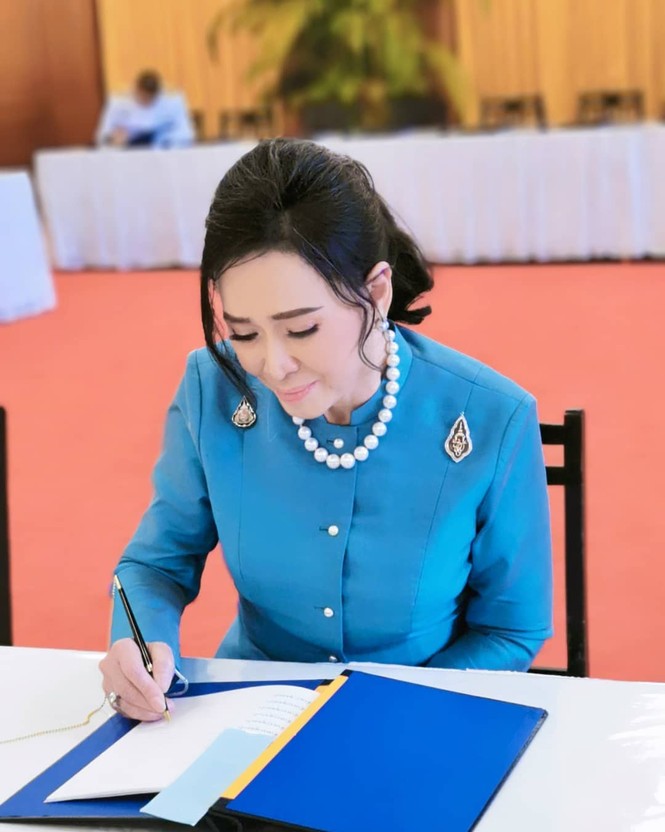 Nhan sắc tuổi 72 của Hoa hậu Hoàn vũ Thái Lan gây xôn xao truyền thông châu Á - ảnh 3