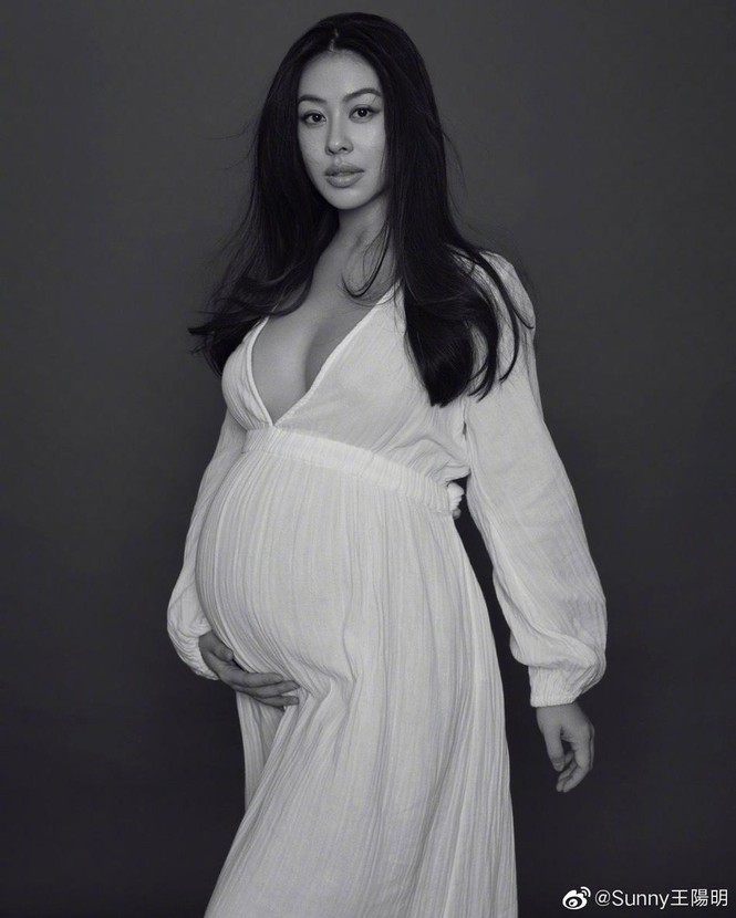 Mỹ nhân Đài Loan bầu ‘vượt mặt’ mà vẫn chịu khó 'cởi' khoe body sexy - ảnh 7
