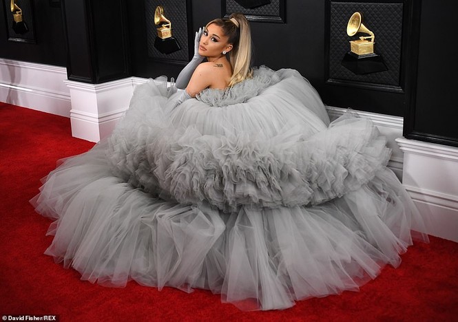 Chiêm ngưỡng những bộ cánh đẹp nhất trên thảm đỏ Grammy 2020 - ảnh 2