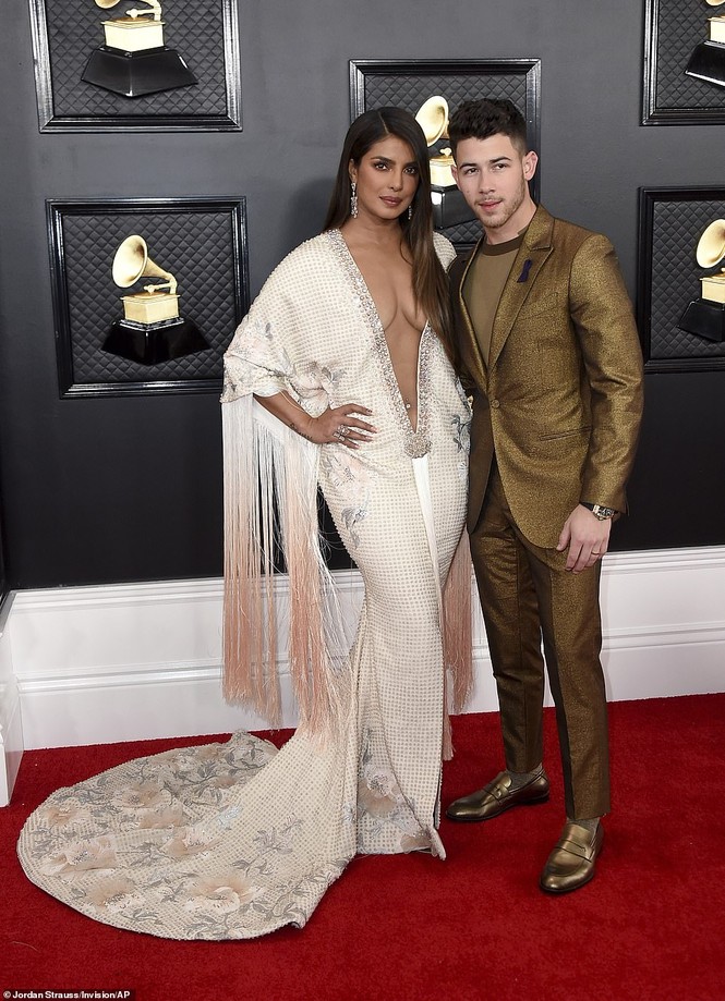 Chiêm ngưỡng những bộ cánh đẹp nhất trên thảm đỏ Grammy 2020 - ảnh 7