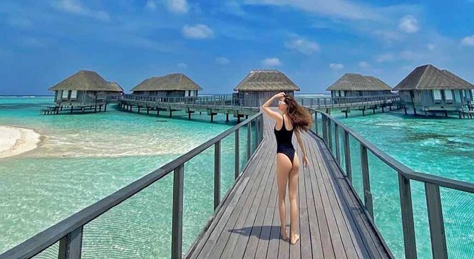 Hồ Ngọc Hà diện bikini sexy, khoe vòng ba căng mẩy tại Maldives - ảnh 3