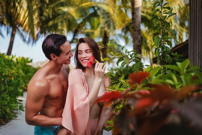 Hồ Ngọc Hà 'môi kề môi' với Kim Lý, body nuột nà tiếp tục gây sốt - ảnh 2
