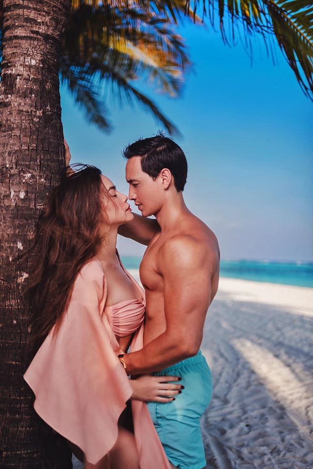 Hồ Ngọc Hà 'môi kề môi' với Kim Lý, body nuột nà tiếp tục gây sốt - ảnh 3
