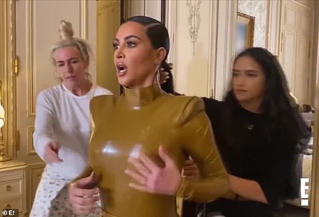 Kim Kardashian đau đớn đến mức văng tục do mặc đồ bó cứng cơ thể - ảnh 4