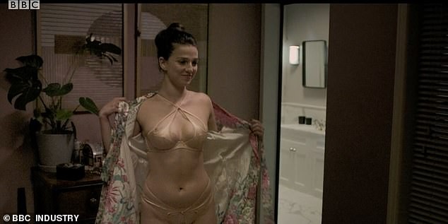 Phim truyền hình Anh bị chỉ trích vì ‘ngập ngụa’ cảnh sex, khỏa thân - ảnh 3