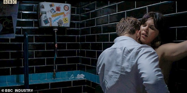 Phim truyền hình Anh bị chỉ trích vì ‘ngập ngụa’ cảnh sex, khỏa thân - ảnh 2