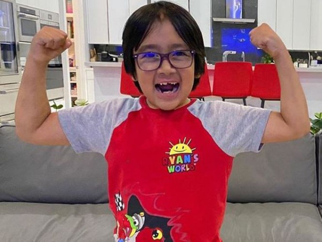 Cậu bé 9 tuổi kiếm 35 triệu USD/năm, dẫn đầu Top 10 YouTuber năm 2020 - ảnh 10