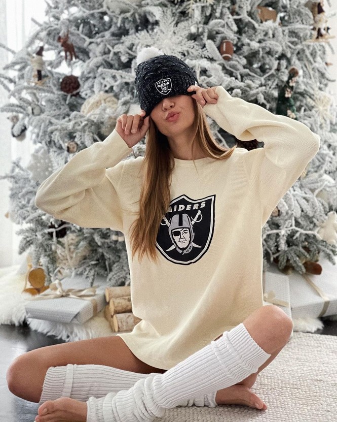 Muôn kiểu 'check-in' Noel tại gia của sao thế giới: Người khoả thân, người sexy nóng bỏng - ảnh 16