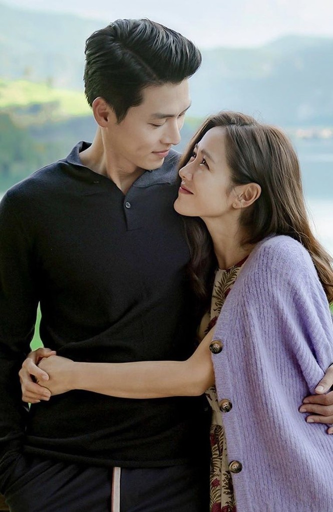 Những khoảnh khắc ‘rụng tim’ của Hyun Bin và Son Ye Jin từ trong phim đến đời thực - ảnh 11