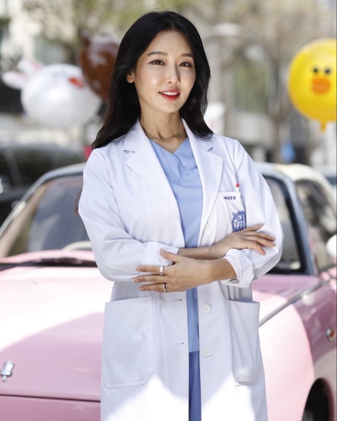 Nữ nha sĩ nóng bỏng 52 tuổi bị ‘ném đá’ vì tự nhận đẹp hơn Kim Tae Hee - ảnh 1