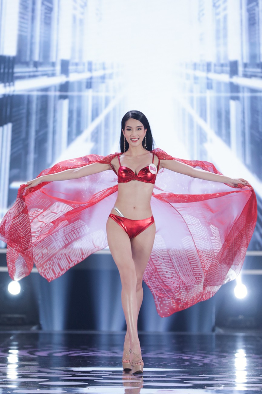 Ngắm đường cong 'bỏng mắt' của top 22 thí sinh HHVN 2020 trong màn trình diễn bikini - ảnh 13