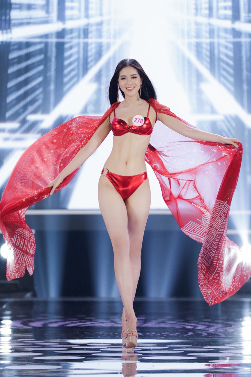 Ngắm đường cong 'bỏng mắt' của top 22 thí sinh HHVN 2020 trong màn trình diễn bikini - ảnh 12
