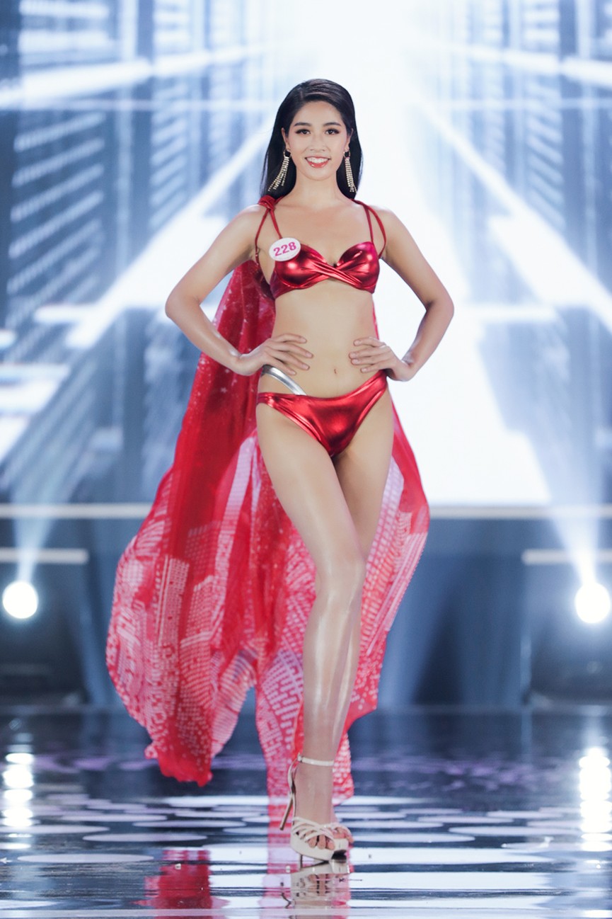 Ngắm đường cong 'bỏng mắt' của top 22 thí sinh HHVN 2020 trong màn trình diễn bikini - ảnh 2