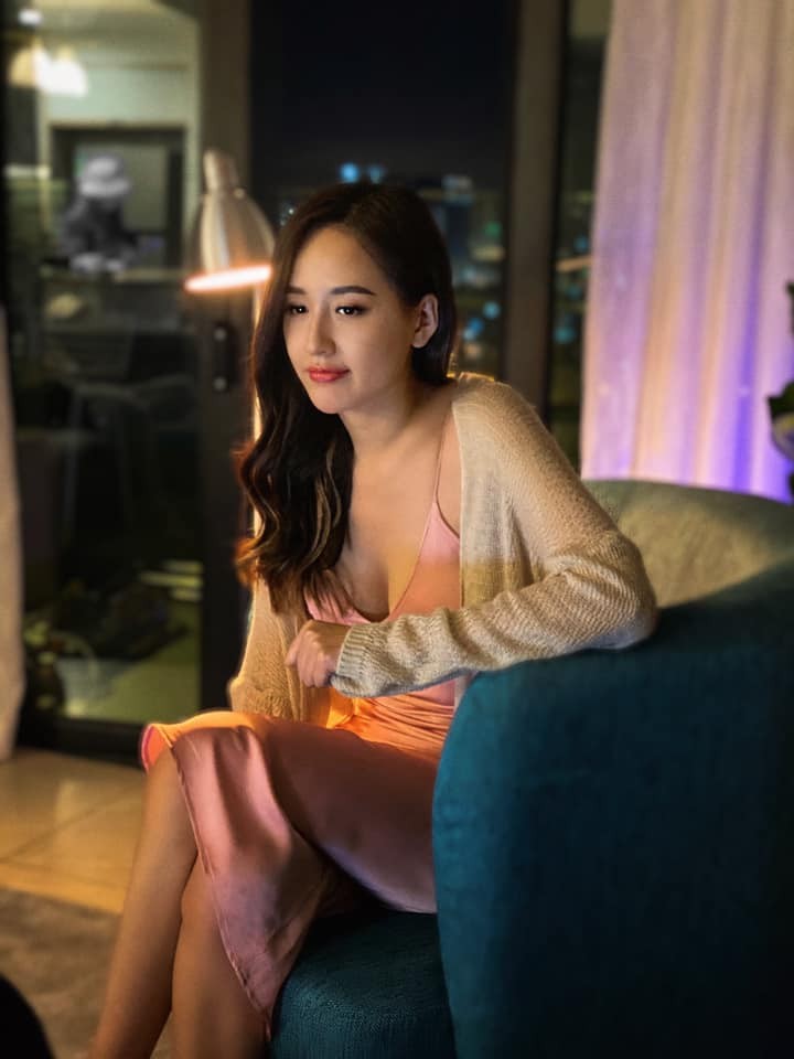 Kiều Loan diện váy cắt xẻ khoe chân dài nóng bỏng, Đỗ Mỹ Linh yêu kiều với sắc trắng - ảnh 10