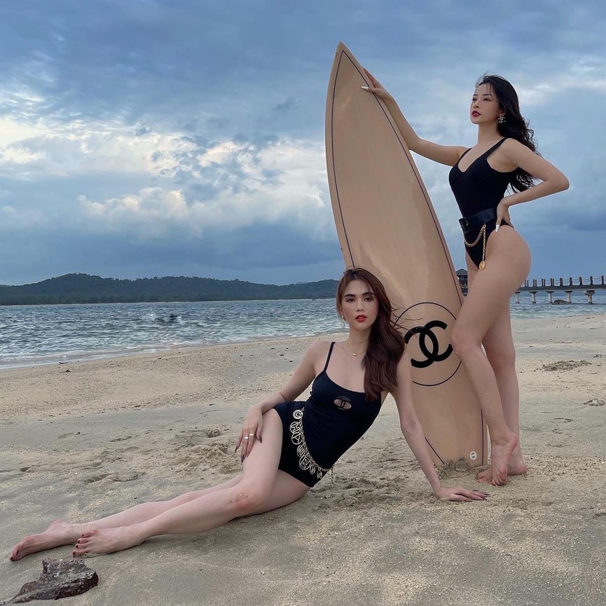 Chi Pu - Ngọc Trinh cùng phô diễn body nóng 'bỏng mắt' với áo tắm - ảnh 3