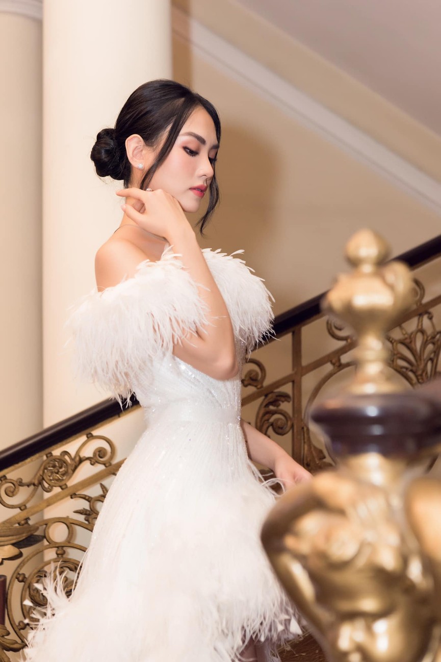 Diện váy cúp ngực gợi cảm, người đẹp Huỳnh Nguyễn Mai Phương hút hồn người nhìn - ảnh 3