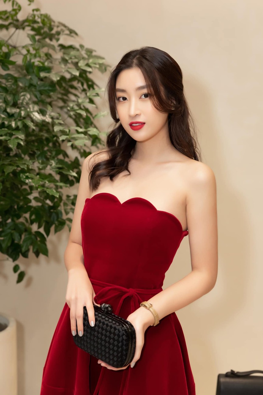 Đỗ Mỹ Linh mặc đầm cúp ngực nóng bỏng, ‘lấn át’ dàn hậu trẻ - ảnh 5
