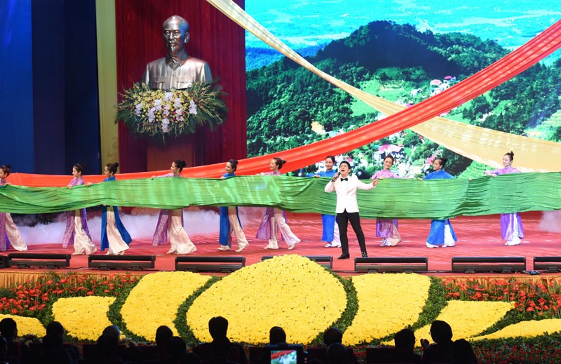 'Hà Tây quê lụa' vang lên trong Lễ kỷ niệm 10 năm sáp nhập về Hà Nội - ảnh 6