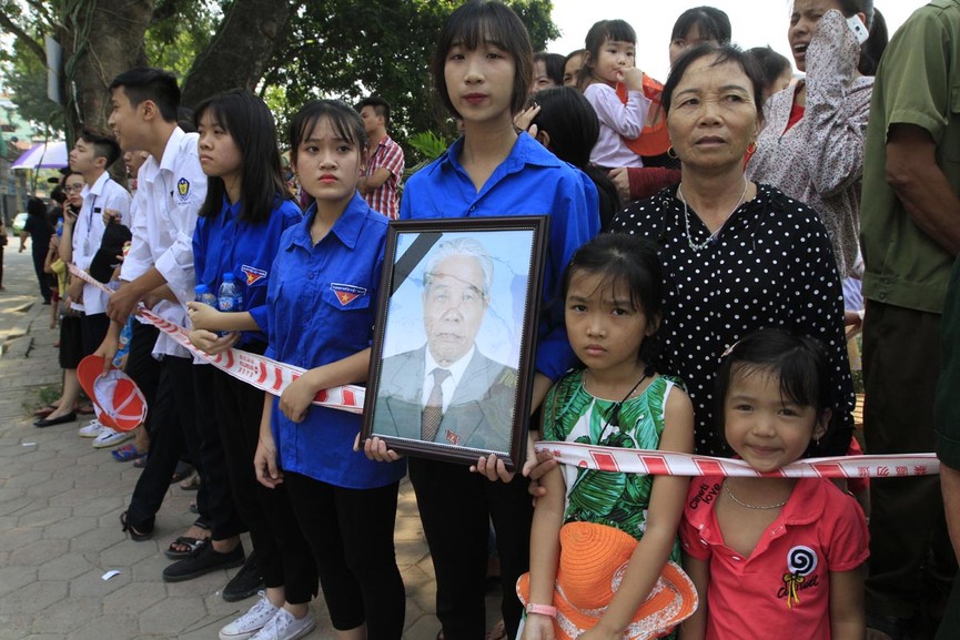 Người dân Đông Mỹ tiễn biệt nguyên Tổng Bí thư Đỗ Mười - ảnh 6