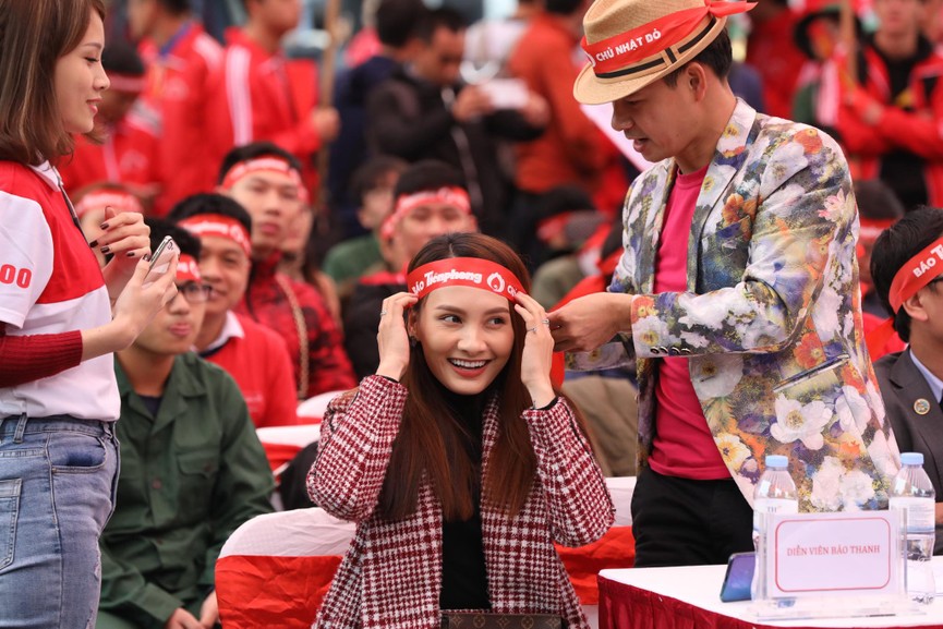 NSƯT Xuân Bắc, Bảo Thanh rạng rỡ bên các bạn sinh viên ở ngày hội Chủ nhật Đỏ - ảnh 6