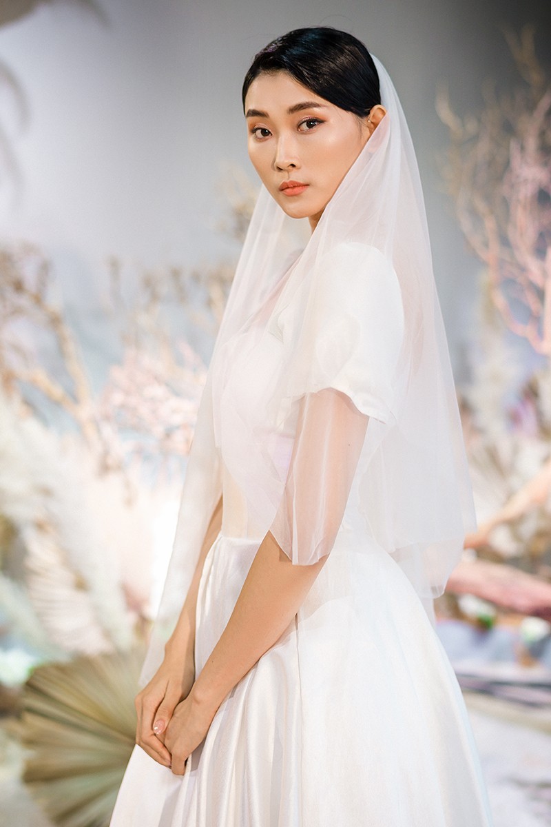 Văn Hậu mặc áo trắng như soái ca, cổ vũ Người đẹp Tài năng Doãn Hải My diễn áo cưới - ảnh 9