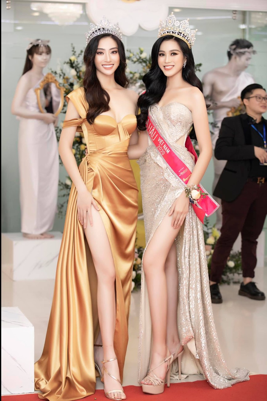 Lương Thùy Linh diện váy cúp ngực quyến rũ, lần đầu đọ sắc bên Hoa hậu Đỗ Thị Hà - ảnh 1