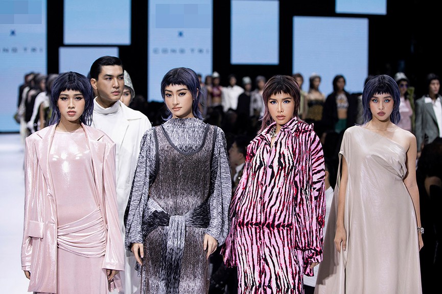 Hoa hậu Đỗ Thị Hà lần đầu diễn catwalk, thần thái sắc lạnh bên đàn chị Thanh Hằng-Tiểu Vy - ảnh 6