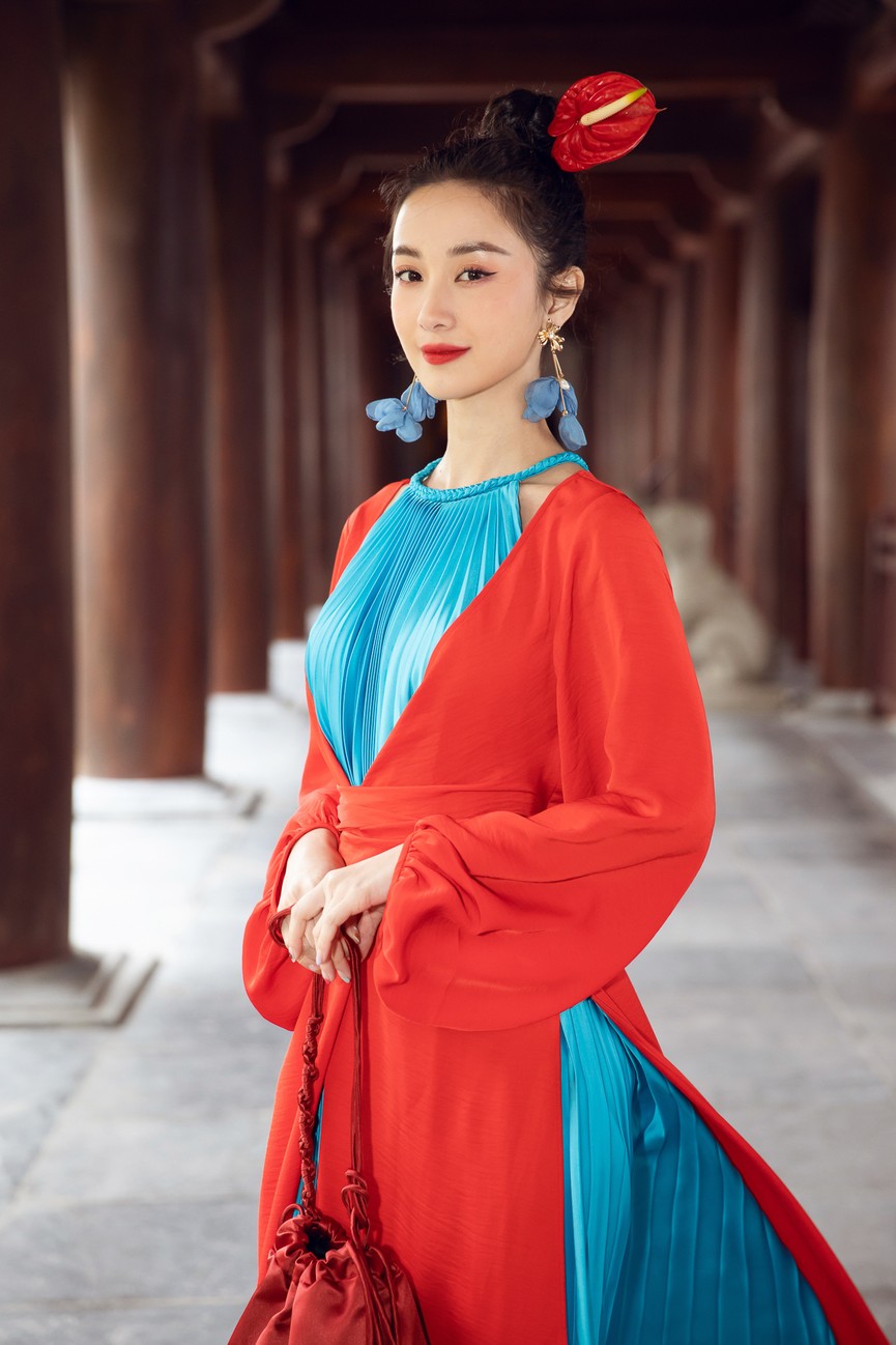 Tiểu Vy, Đỗ Mỹ Linh cùng dàn hậu mặc váy yếm quyến rũ giữa tiết trời lạnh giá - ảnh 14