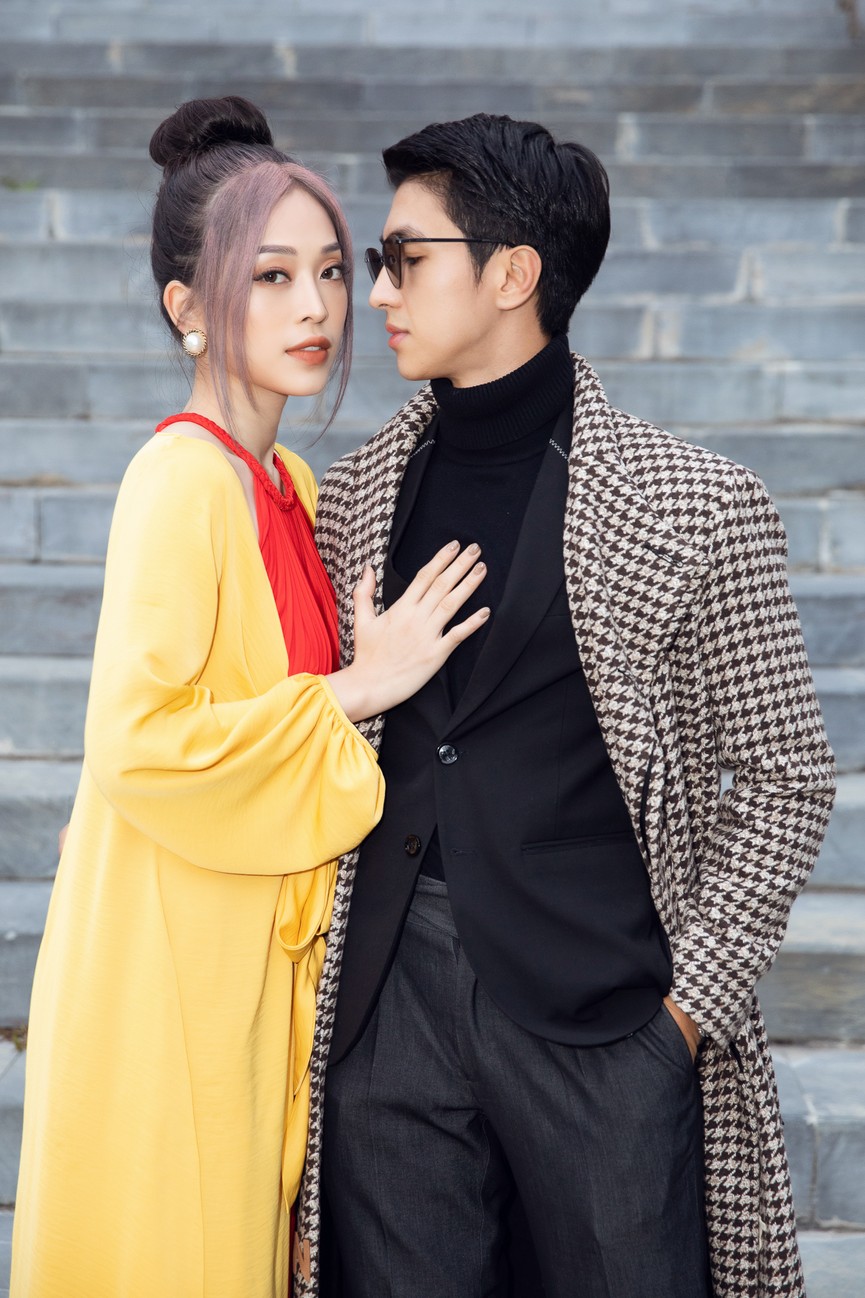 Tiểu Vy, Đỗ Mỹ Linh cùng dàn hậu mặc váy yếm quyến rũ giữa tiết trời lạnh giá - ảnh 6