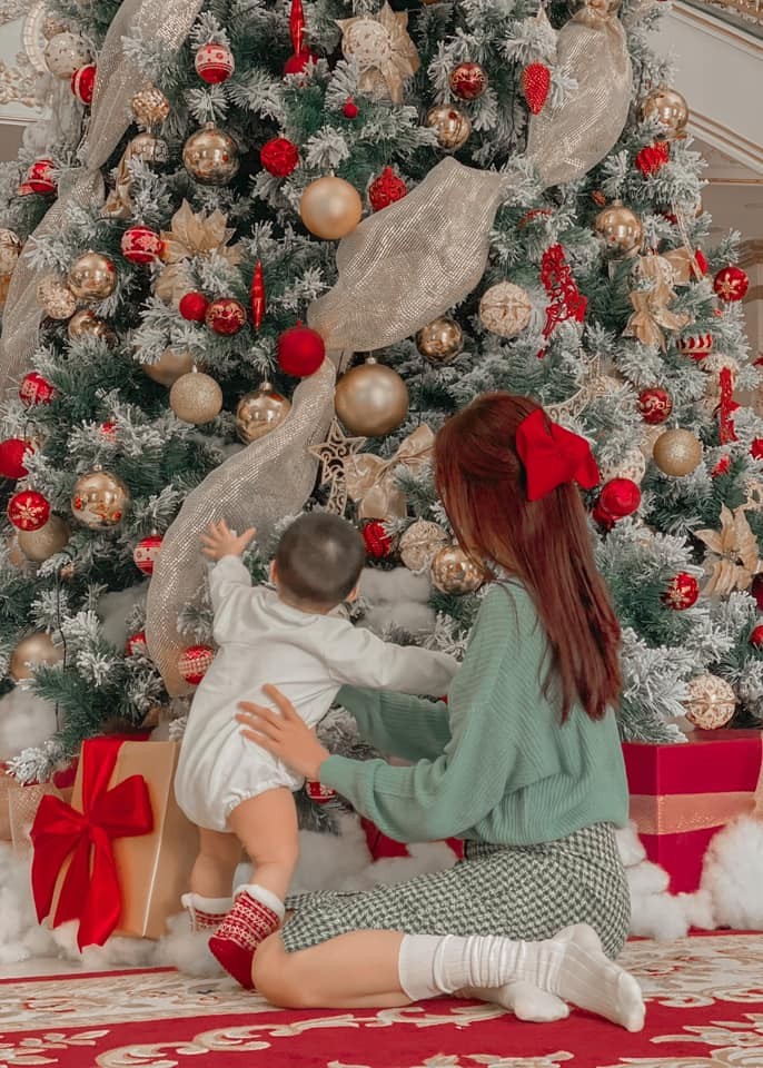 Tiểu Vy, Lương Thuỳ Linh diện váy cắt xẻ táo bạo khoe đường cong đẹp mắt - ảnh 13