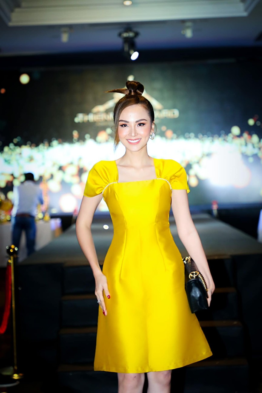 Hoa hậu Tiểu Vy diện bikini khoe đường cong nóng bỏng khiến fans 'phát sốt' - ảnh 4